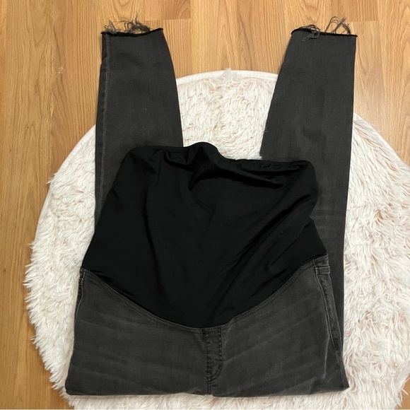 Madewell Maternity Over-the-Belly Skinny Jeans in Black Sea - Picture 2 of 13